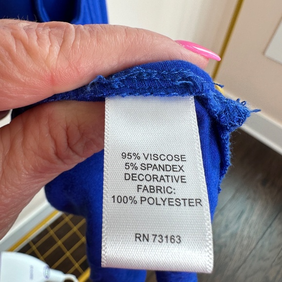 CUPIO WOMENS HALTER STYLE TOP BLUE SZ L PLEATING DETAIL ON V NECK AND STRAPS - Picture 7 of 7